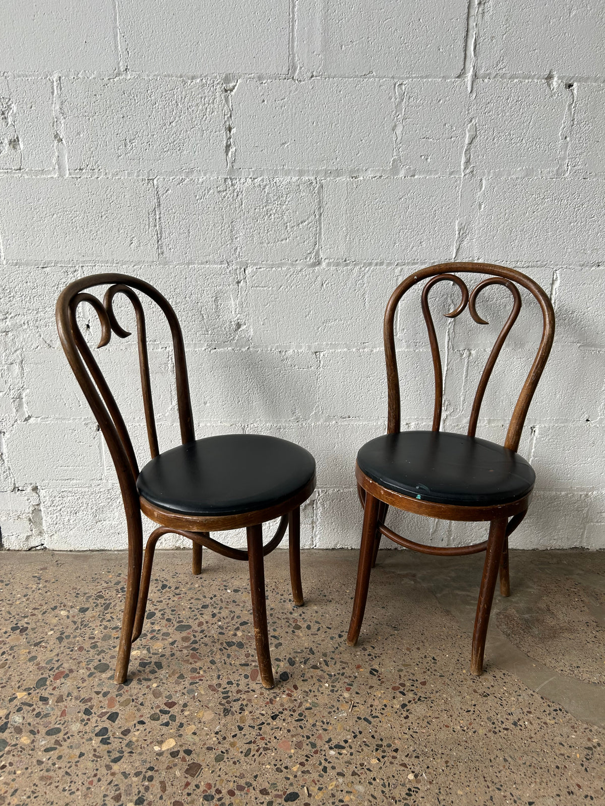 Heart Back Bentwood with Black Seats (set of 5)