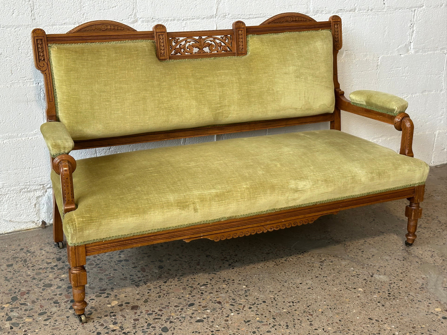 Pistachio Loveseat (set)