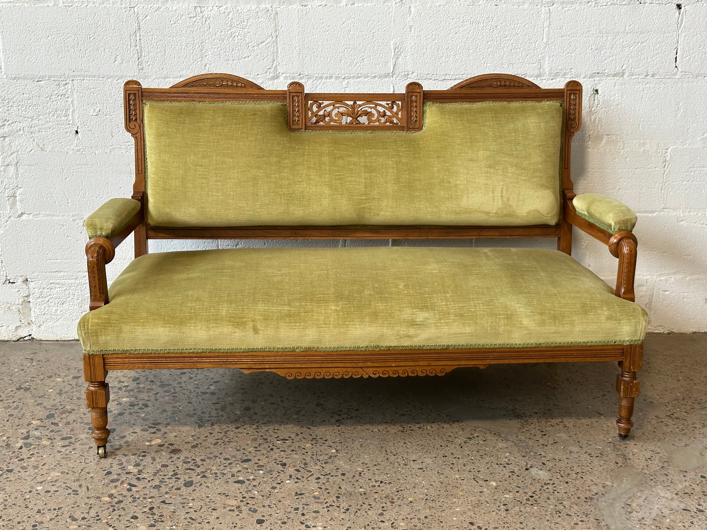 Pistachio Loveseat (set)
