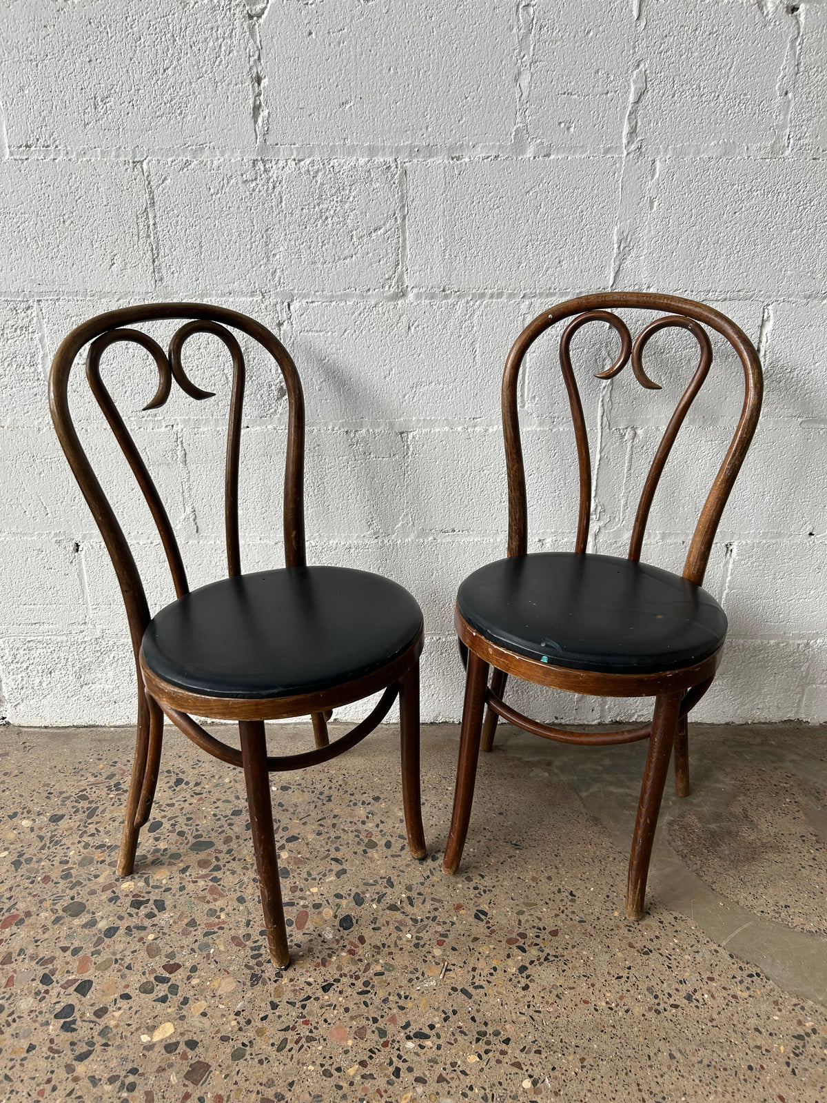 Heart Back Bentwood with Black Seats (set of 5)